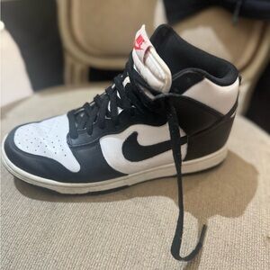 Size 8.5 - Nike Dunk High Black White.